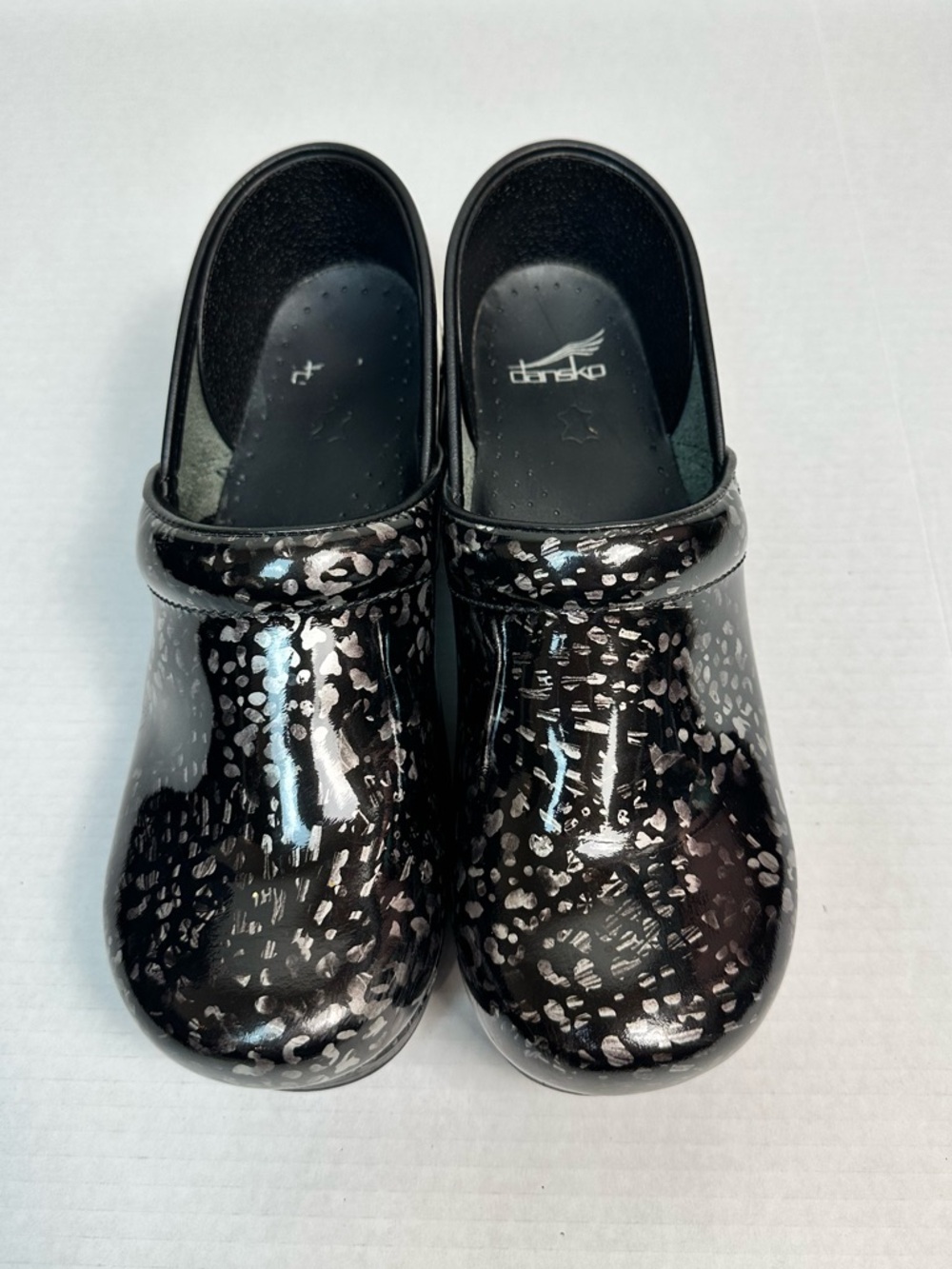 Dansko Professional Pewter Leopard Patent Clog Size EU 40 - US 9.5/10